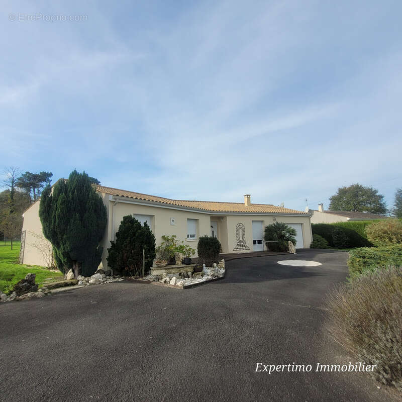 Maison à MONTLIEU-LA-GARDE