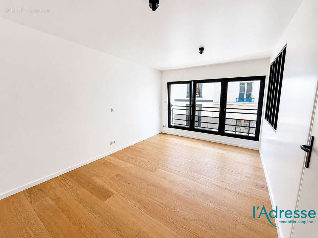 Appartement à LES LILAS