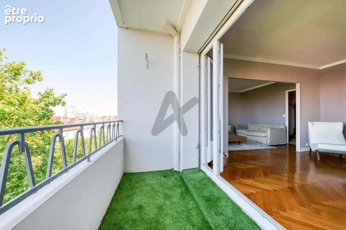 Appartement de 110 m2 en étage élevé avec une vue dégagée et un garage - photo 14