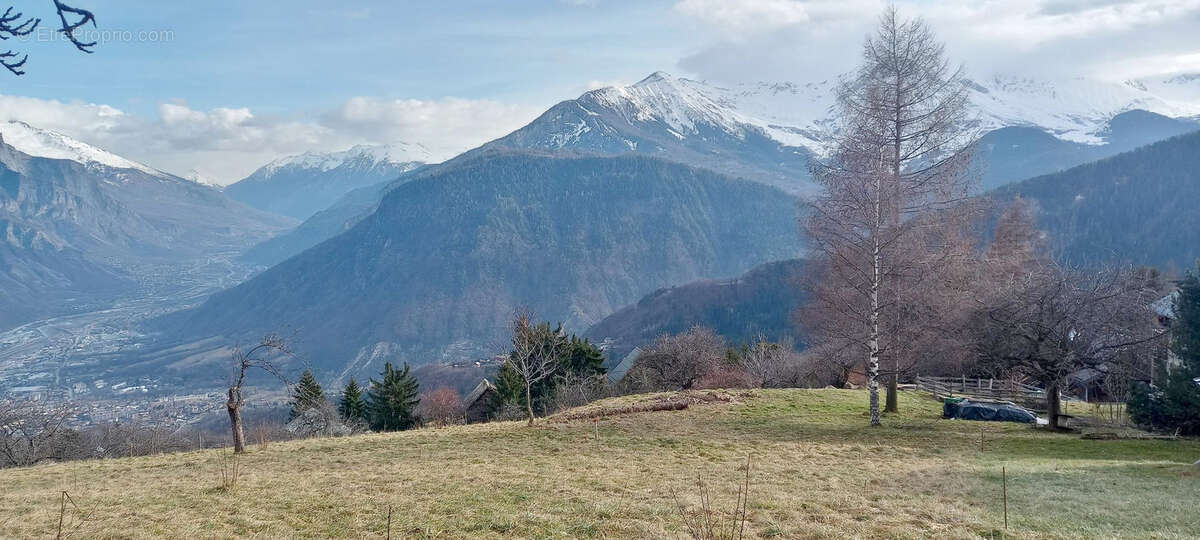Parcelle de Terrain de 656m2 sur les hauteurs de la commune de JARRIER. - photo 2
