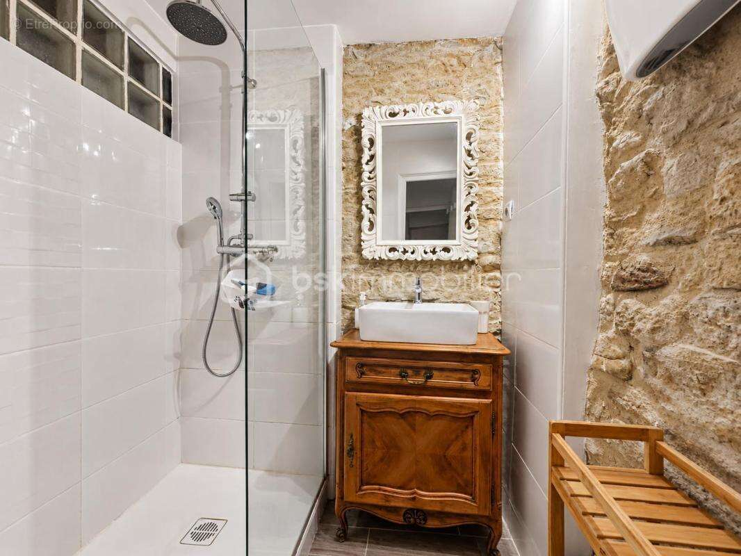 Maison de village - vendue meublée - gîte en location saisonnière - 2 chambres - photo 9