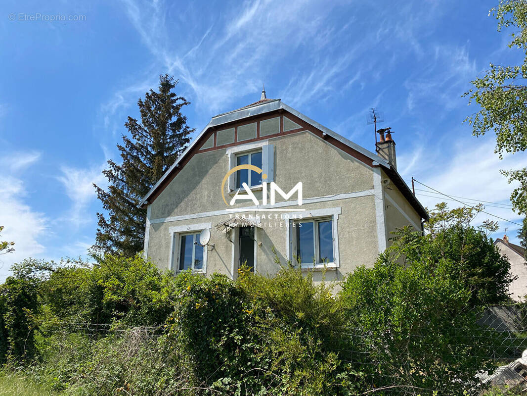 Maison à MONTREUIL-EN-TOURAINE