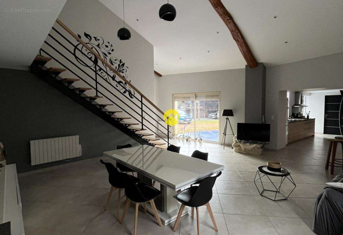 Maison à PUY-GUILLAUME