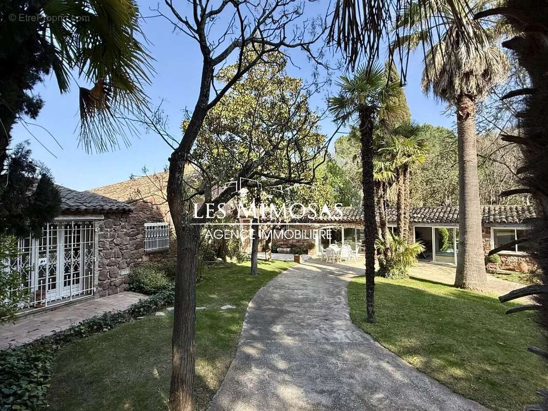 Maison à ROQUEBRUNE-SUR-ARGENS