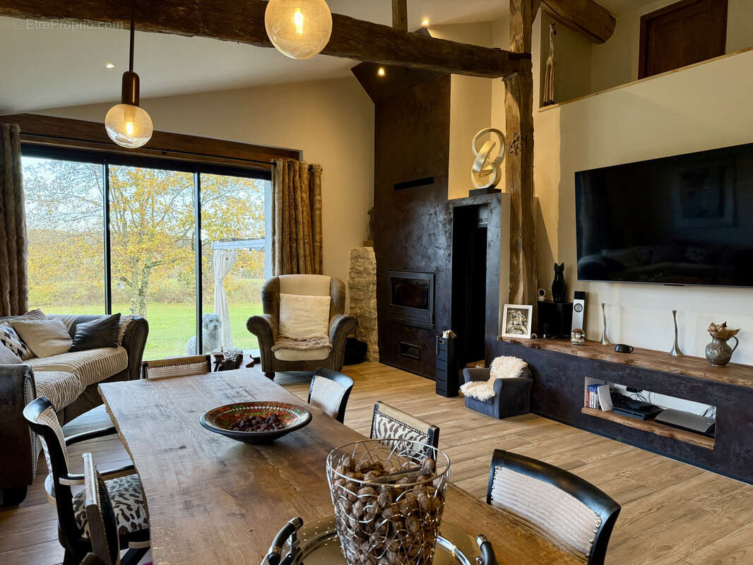 Maison à MONTAIGU-DE-QUERCY