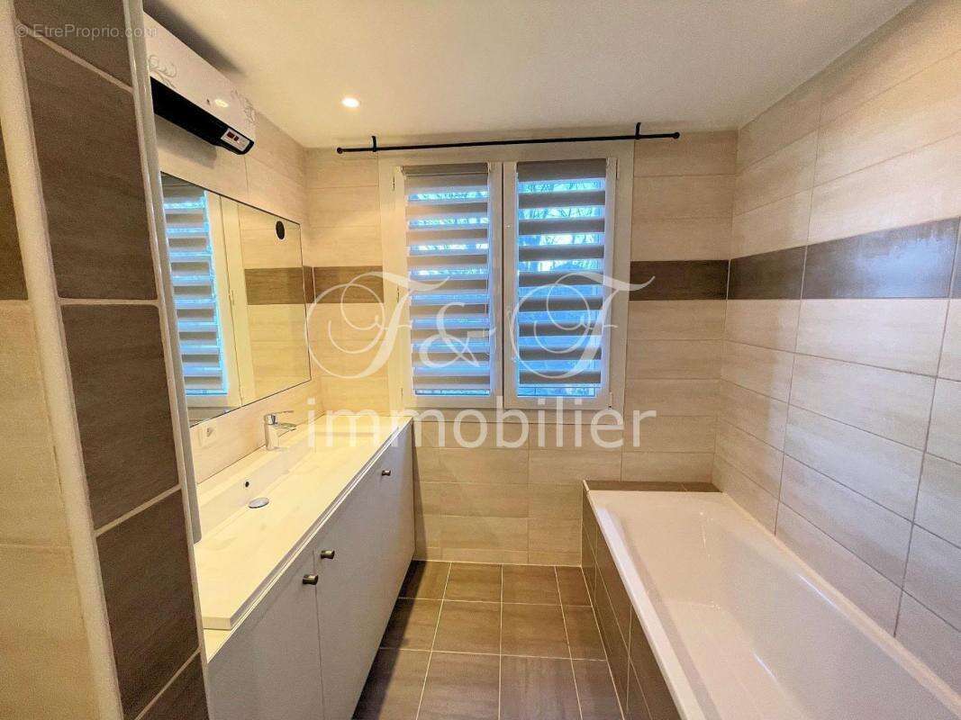 Appartement à BONNIEUX