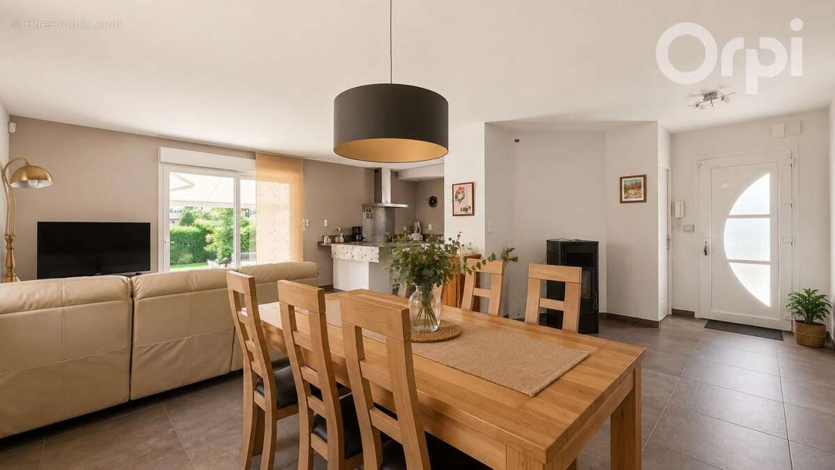 Maison à CRANVES-SALES