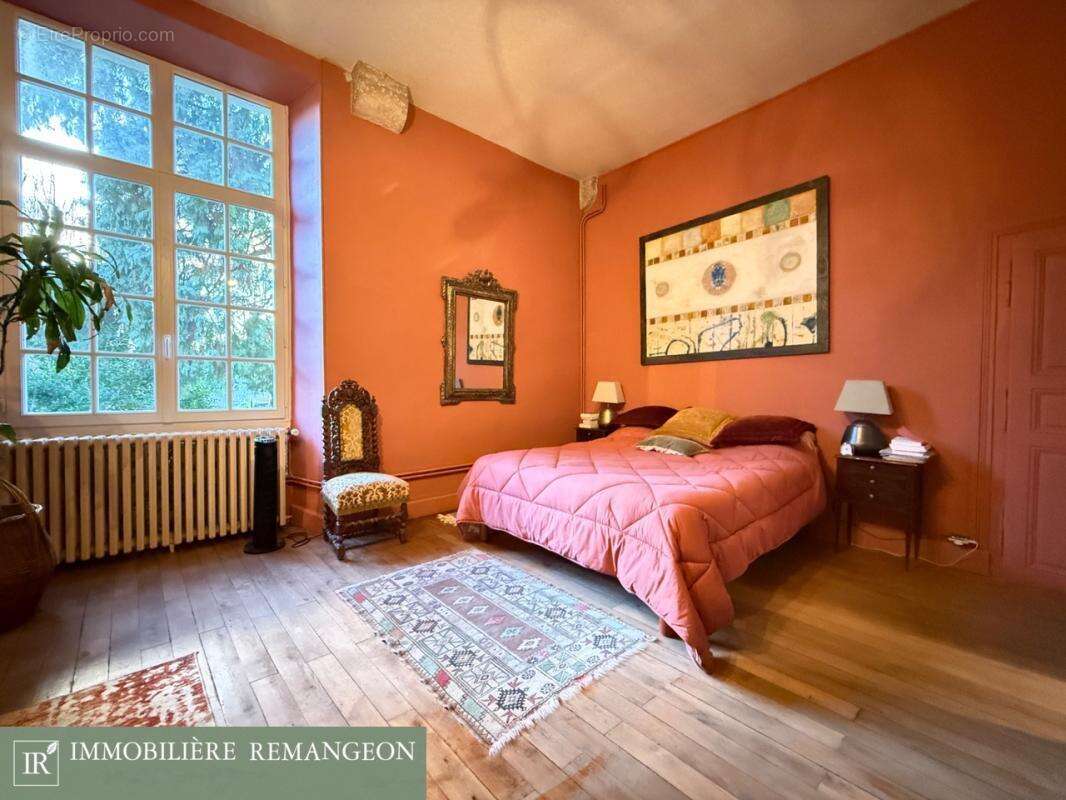 Maison à MEHUN-SUR-YEVRE