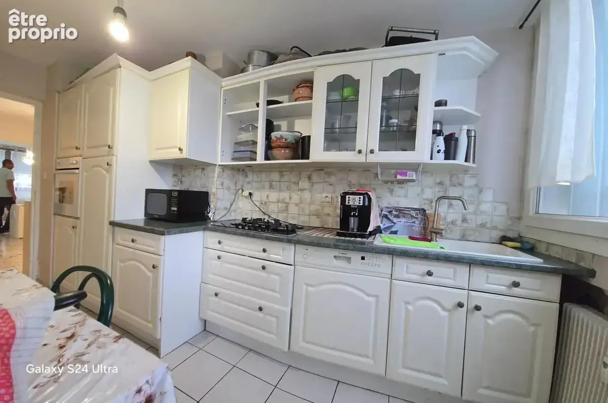 Saint Etienne – F5 110 m² au 10ᵉ et dernier étage – Garage - photo 4