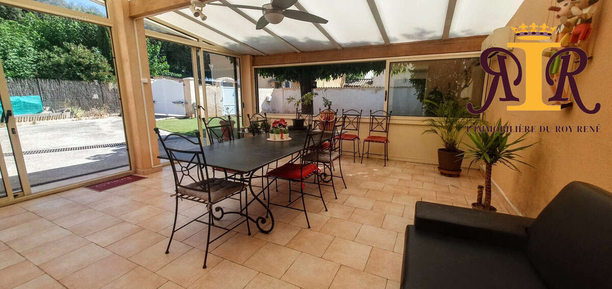 véranda intérieur vers extérieur