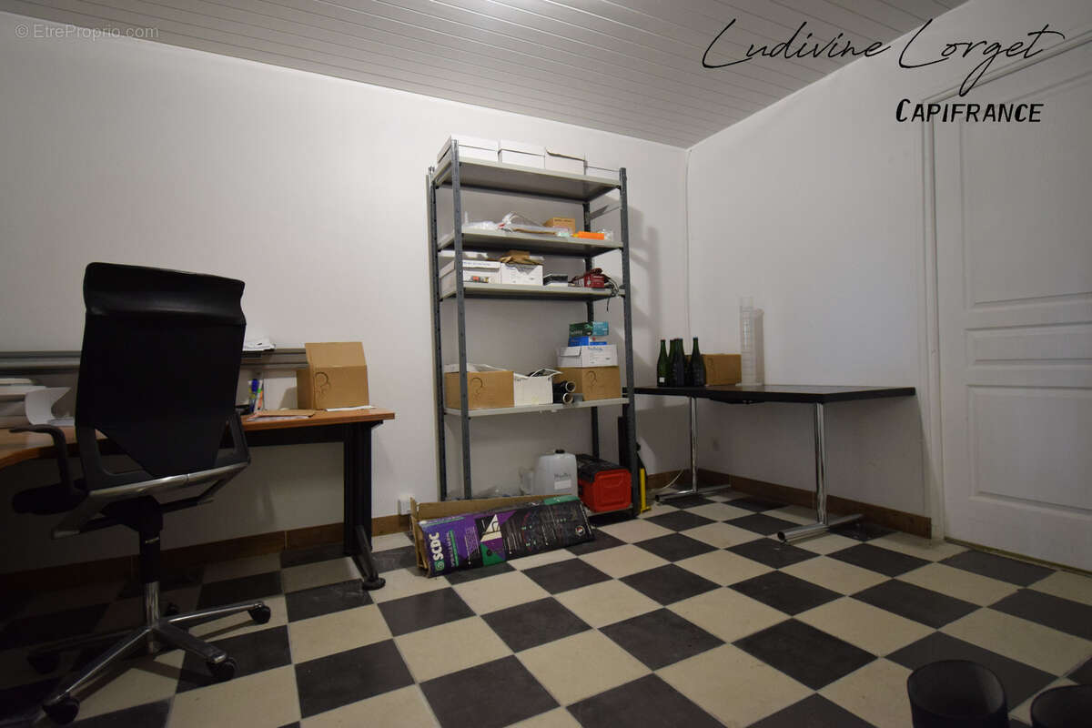 A vendre Local professionnel loué /bureau proche de EPERNAY (51)À vendre – Pressoir - cuverie -stockage -bureaux – 423m2 - photo 10