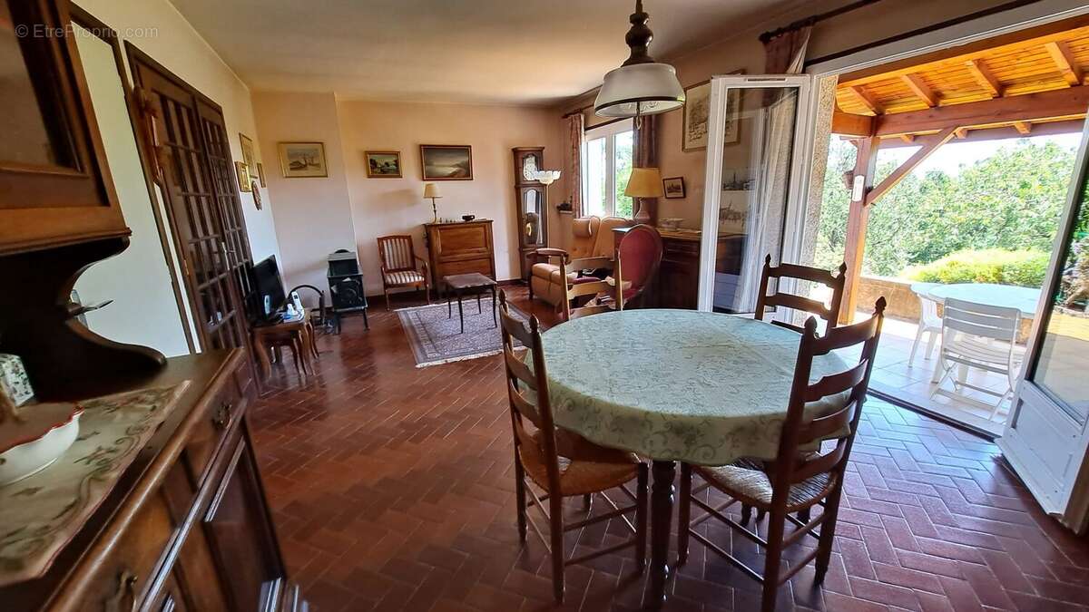 Maison à VAUGNERAY