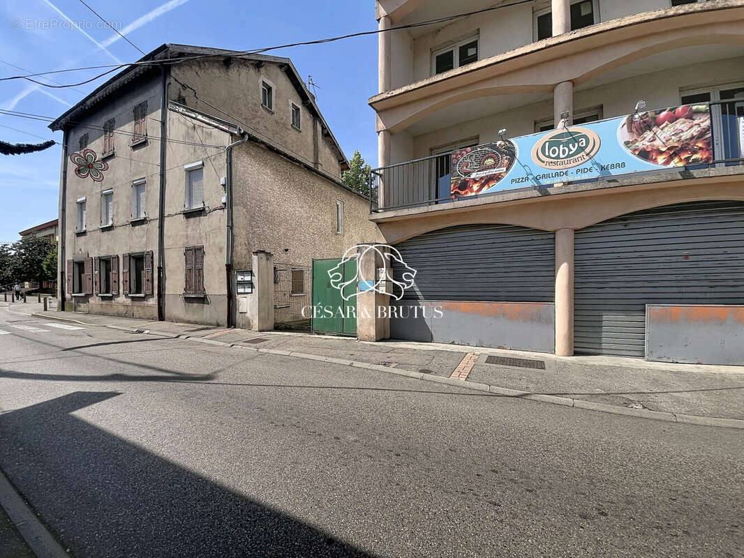 Appartement 696 m² à Le Peage-De-Roussillon  - photo 2