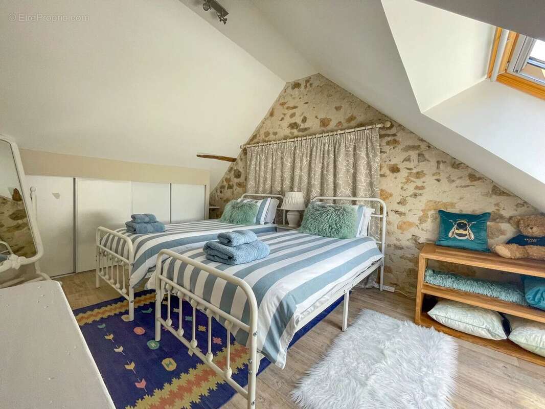 Deux maisons mitoyennes en pierre avec une jolie piscine et des dépendances - photo 23
