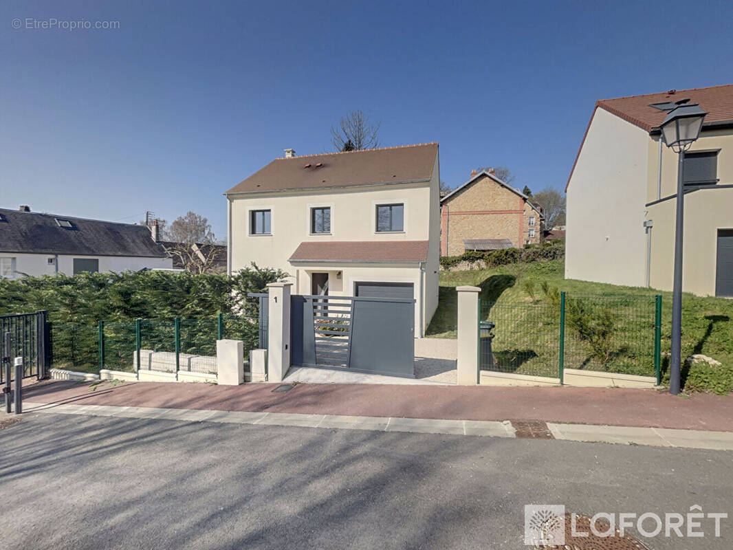 Maison à SAINT-REMY-LES-CHEVREUSE