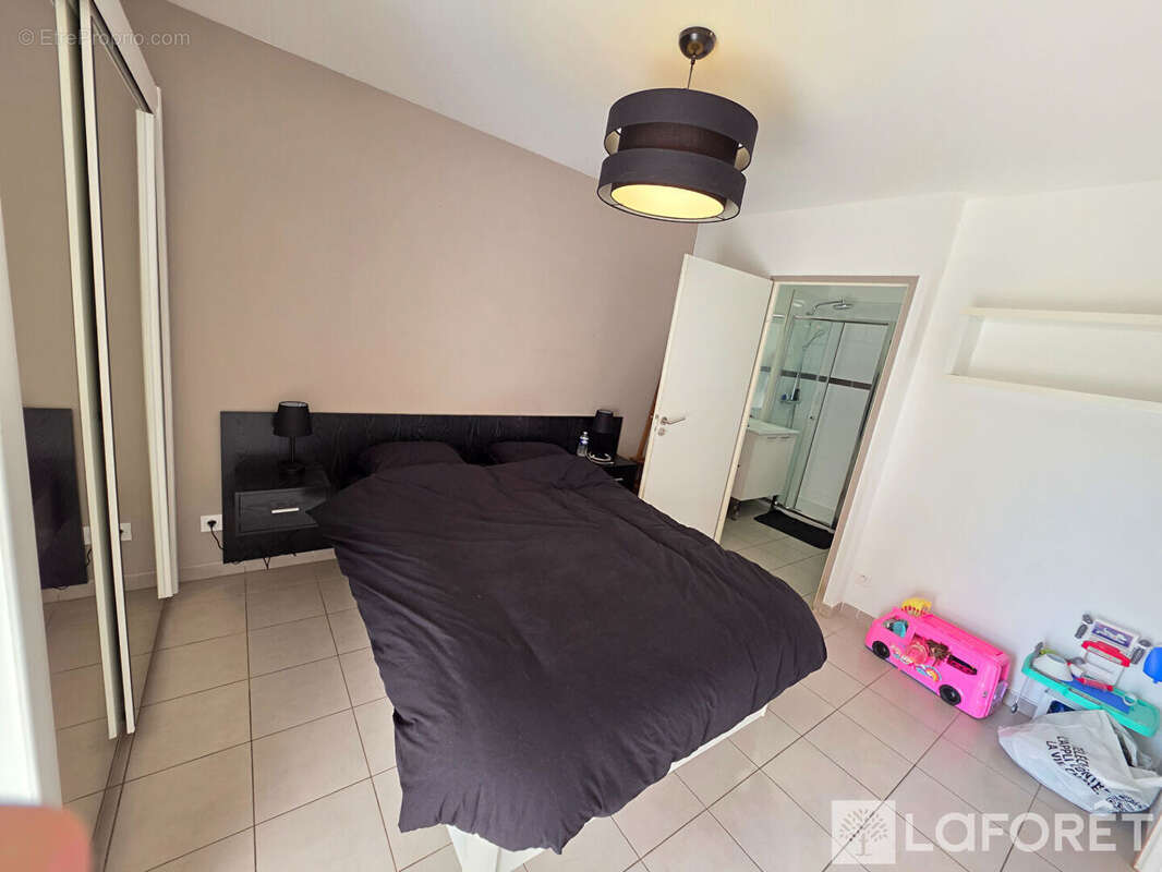 Appartement à CARROS