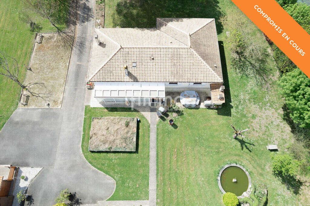 Maison à AMBES