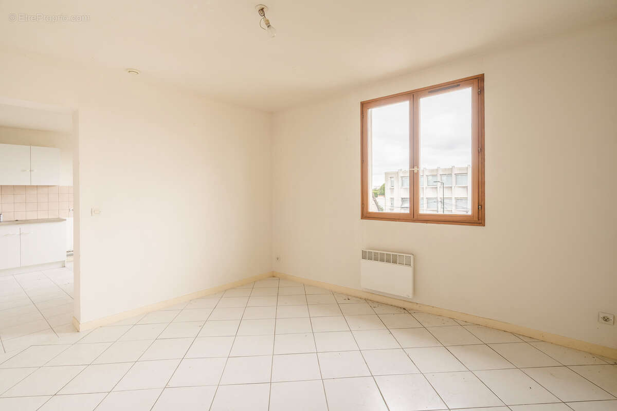 Appartement à LES PAVILLONS-SOUS-BOIS