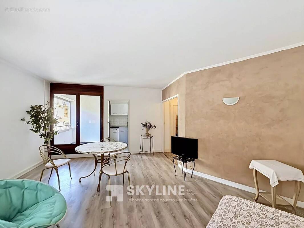 Appartement à MARSEILLE-5E