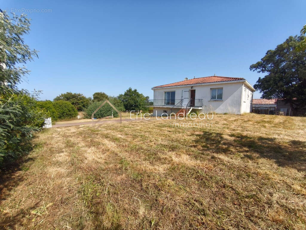 Maison à AVRILLE