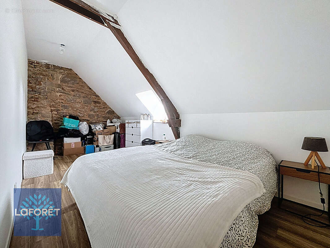 Maison à LOUVIGNE-DU-DESERT