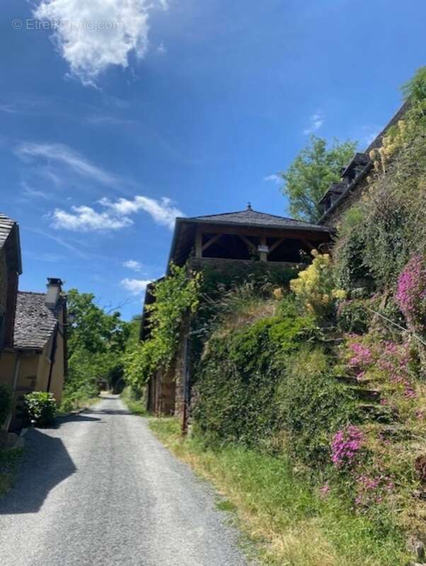 OPPORTUNITE: Grange à transformer  à La Vinzelle (12) - photo 2