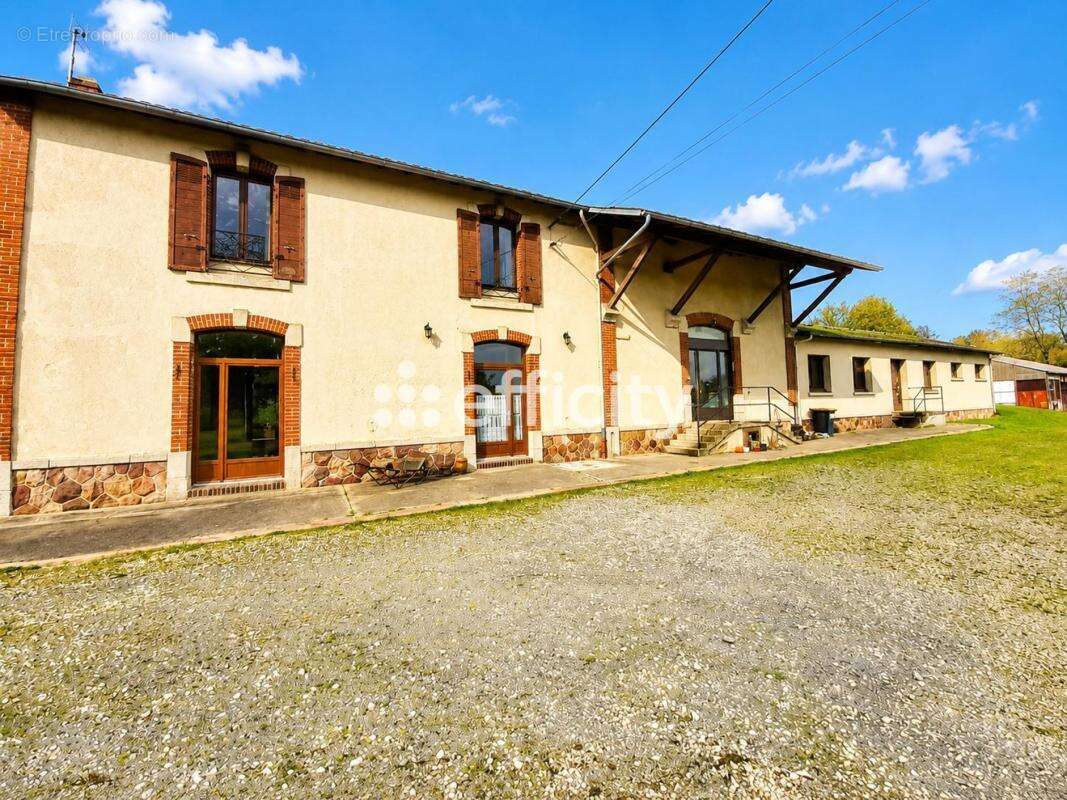 Maison 166 m² à Saint-Denis-D'authou  - photo 3