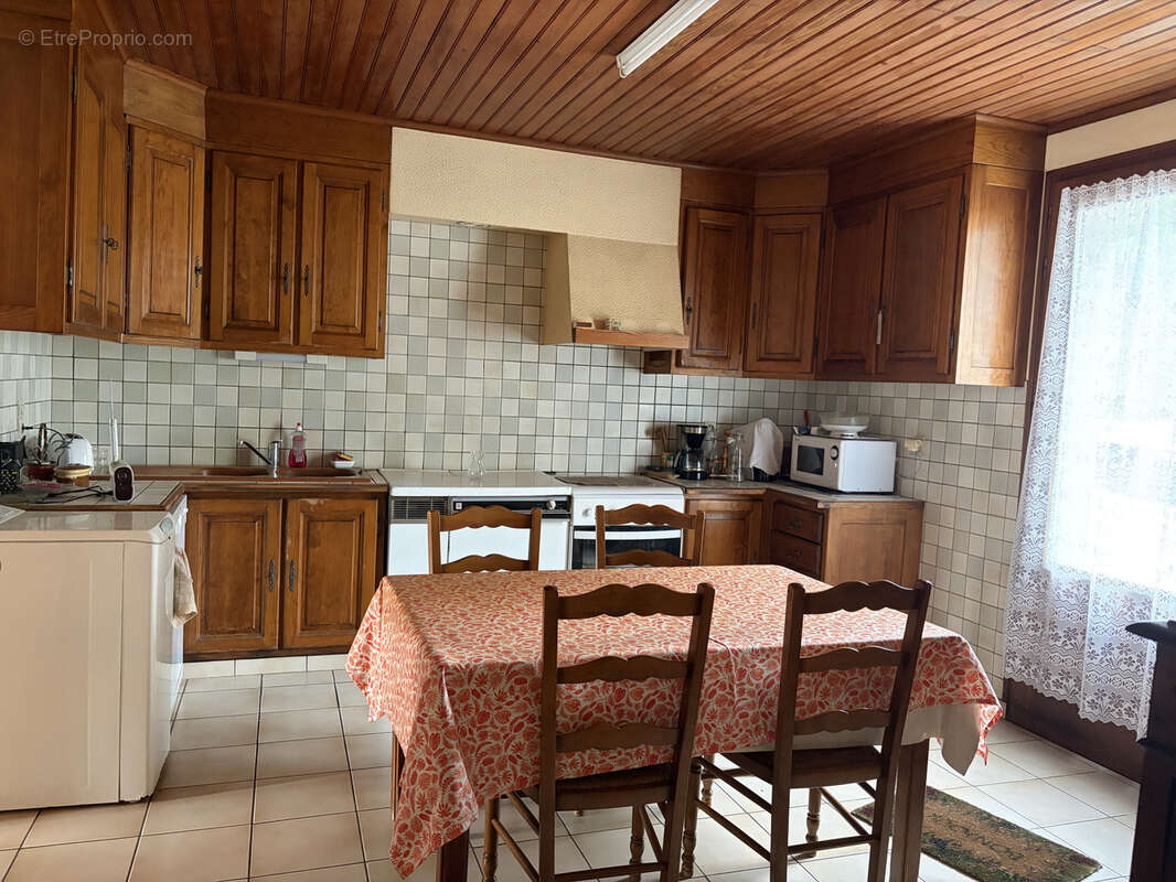 Maison familiale de 145 m2   4 chambres, véranda et double garage, proche de toutes les commodité - photo 5