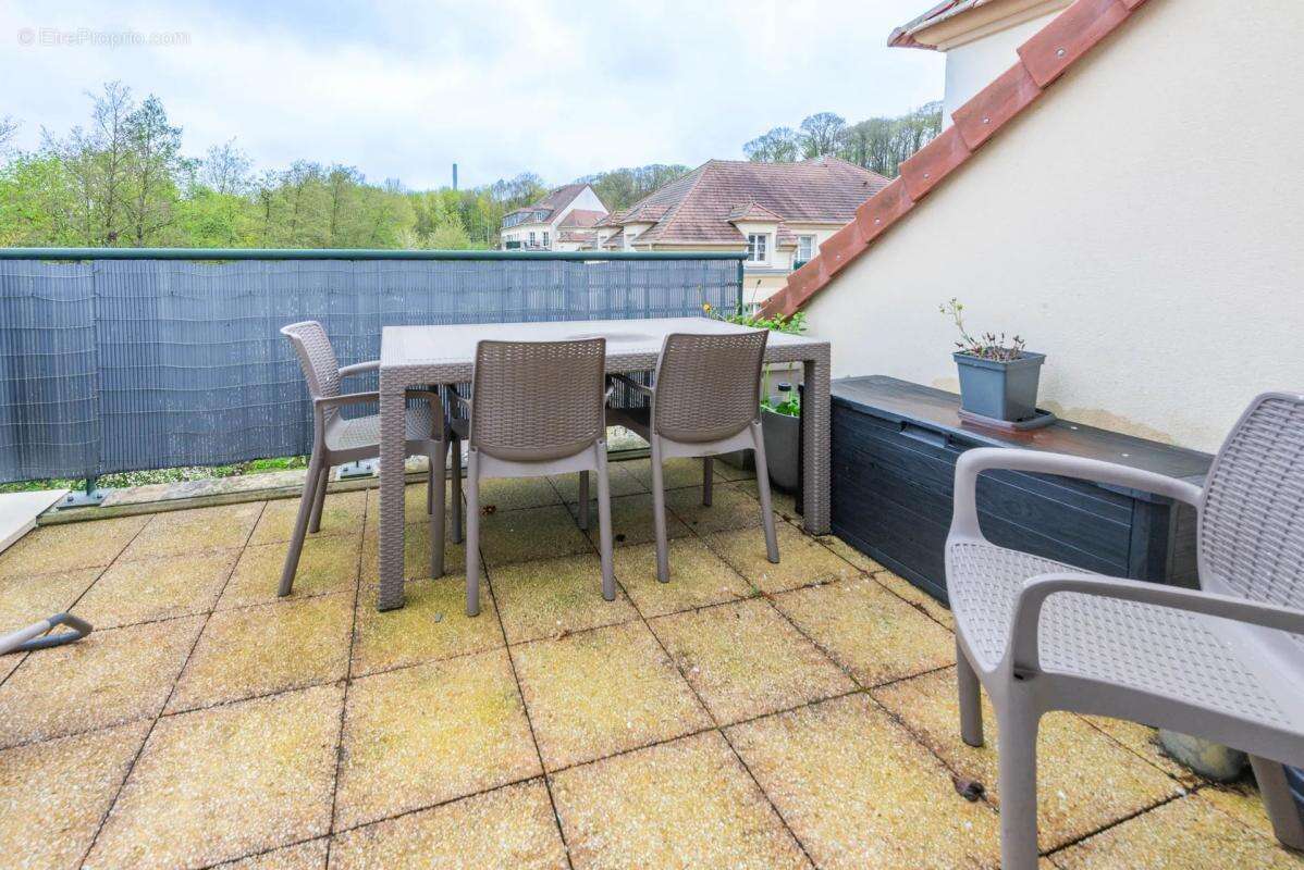 Appartement à FONTENAY-LE-FLEURY