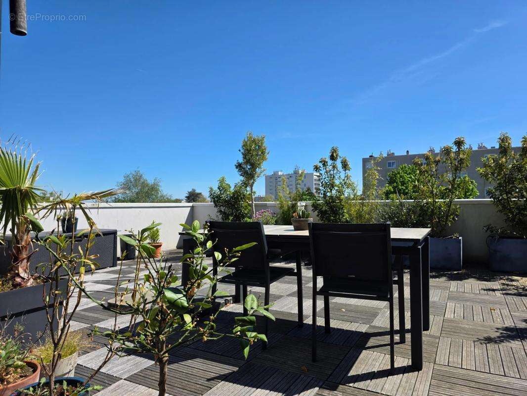 T4 98 m2 · Dernier étage · Terrasse 42 m2 plein sud · DPE A - photo 8