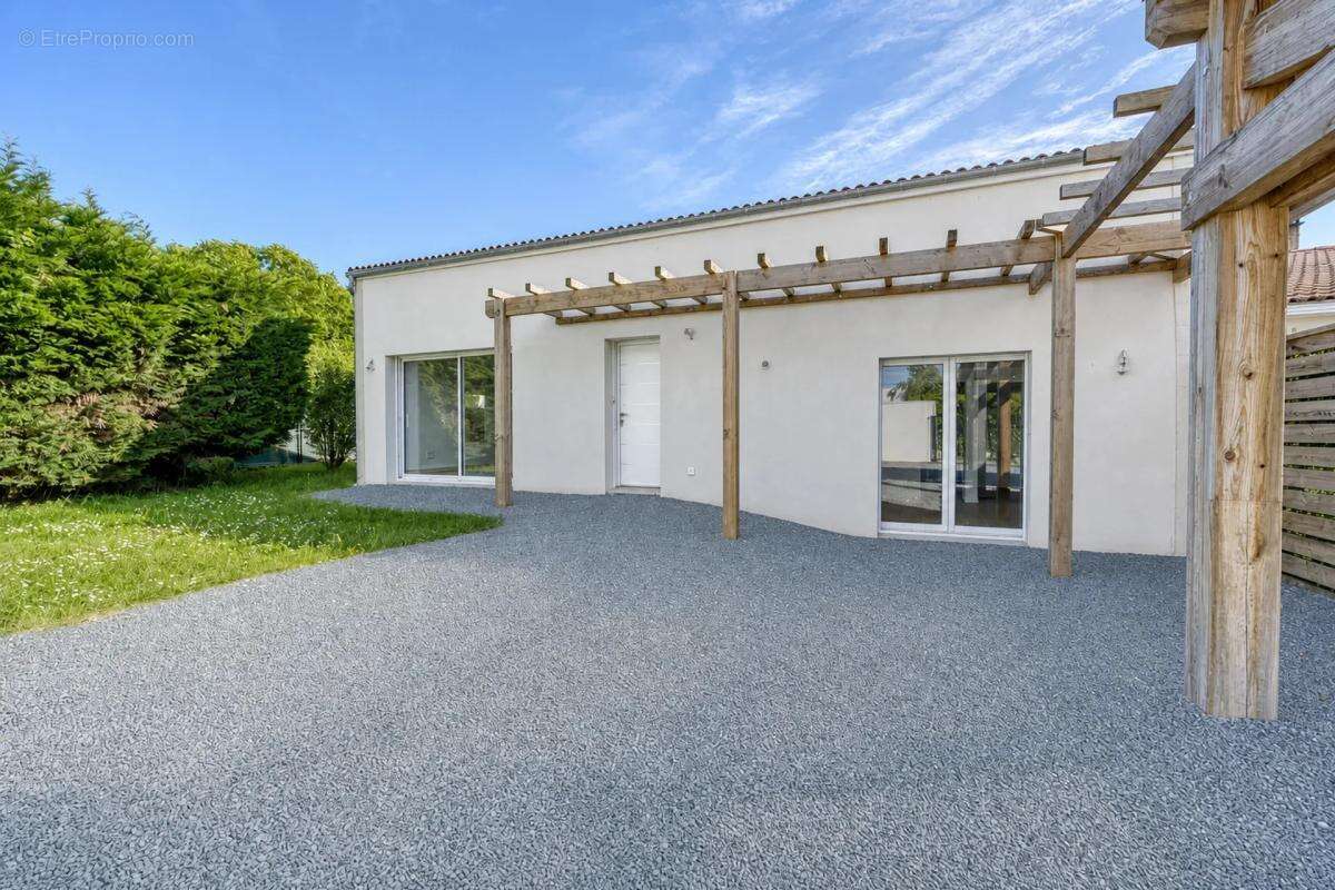 Charmante maison 3 pièces à Royan - photo 2