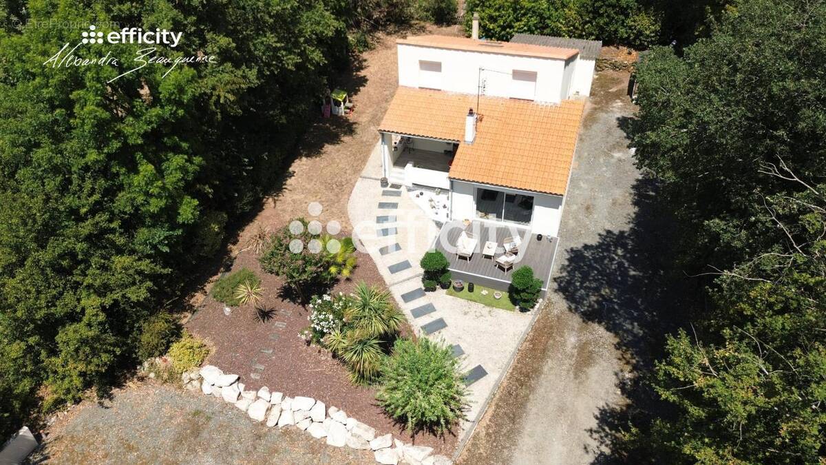 Maison à VOUILLE