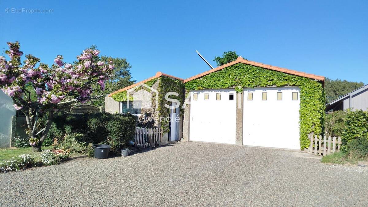 Photo 1 - Maison à SAINT-REVEREND