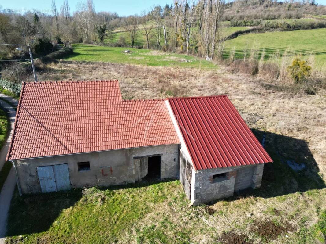 Commerce à BELLENAVES