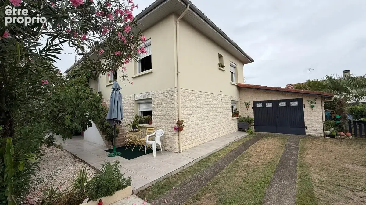 Grenade-sur-Adour : maison offrant deux niveaux habitables, proche du centre-ville - photo 1