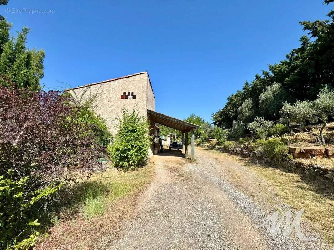 Maison de plain-pied sur 3200 m² de terrain à vendre à Aups ! - photo 13