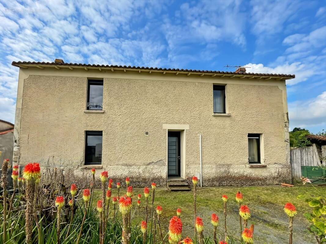 Maison à CUGAND
