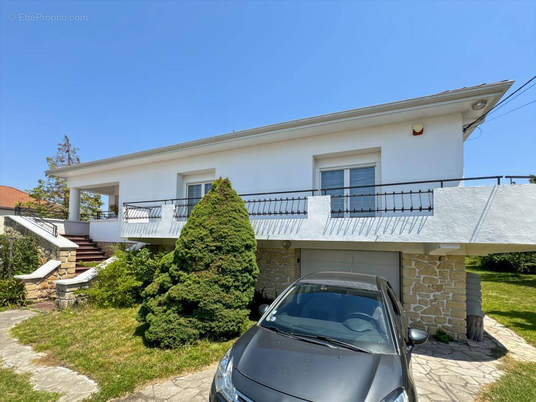 Maison à NEUVIC
