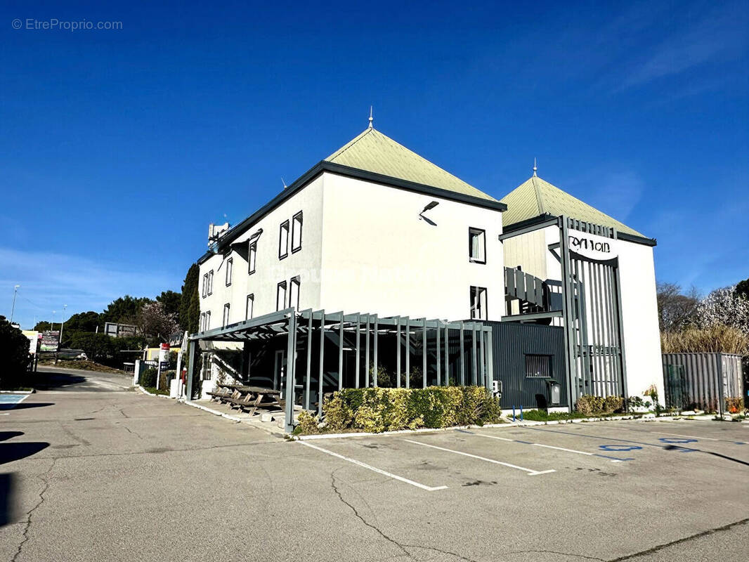 Commerce à SAINT-JEAN-DE-VEDAS