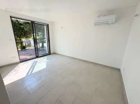 Appartement à ROQUEBRUNE-SUR-ARGENS