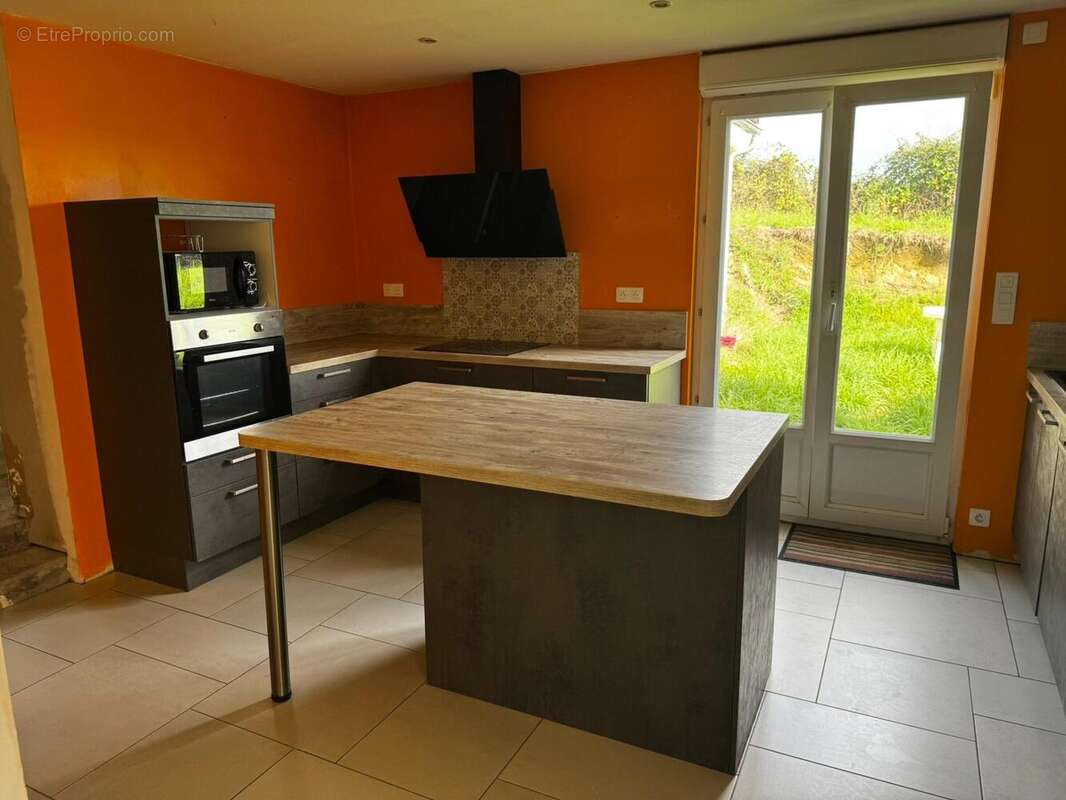 Maison 160 m² à Saint-Leger-Du-Bois  - photo 2