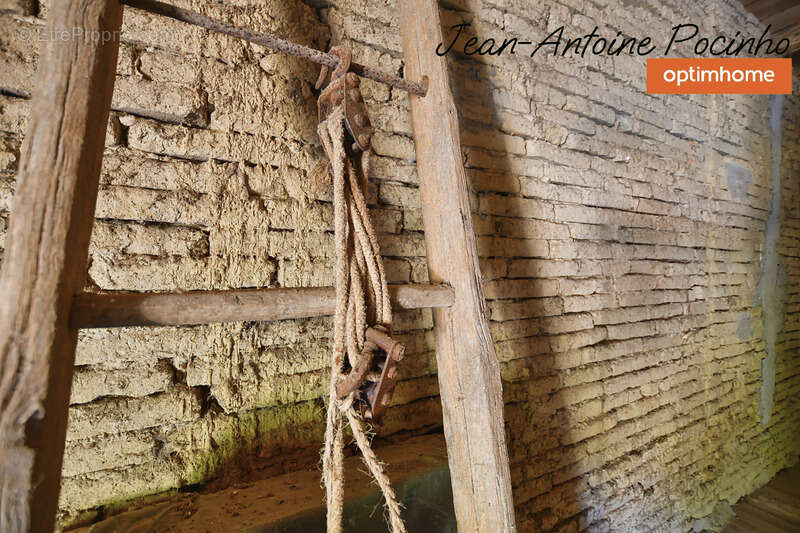 Maison à SAINTE-FOY-DE-PEYROLIERES