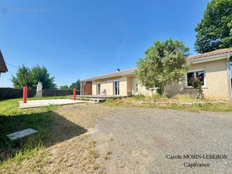 Maison de plain-pied, 4 chambres, double garage et jardin - photo 2