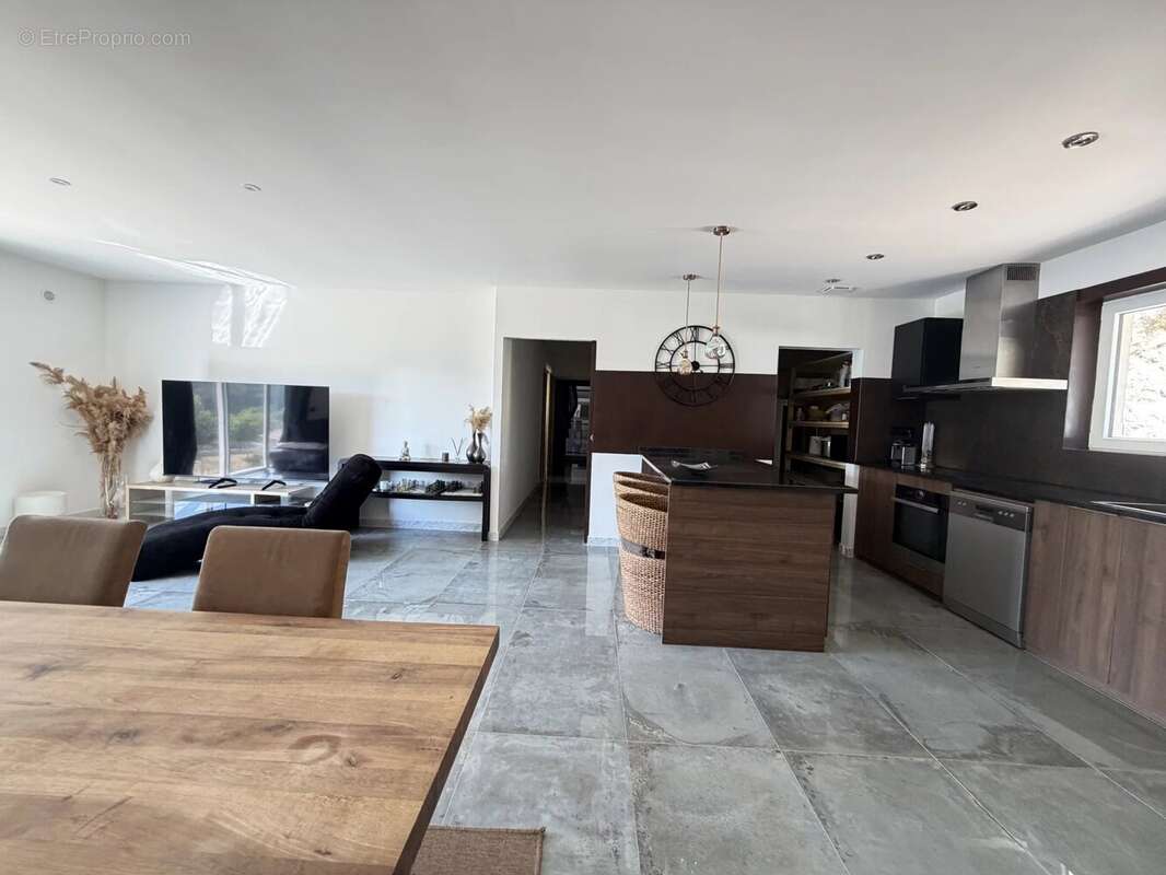 Figanières – maison récente de plain-pied – 109 m² – 3 chambres – dpe a – terrain 1 062 m² - photo 3