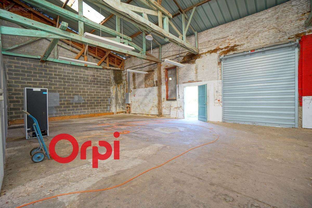 Commerce à MENNEVAL