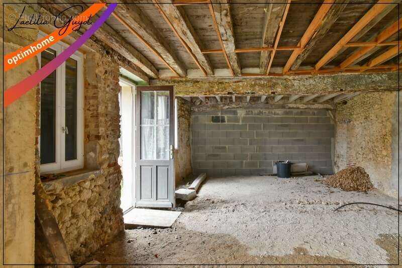 Maison à rénover avec atelier, grange et dépendances – Chemilly (03) - photo 25