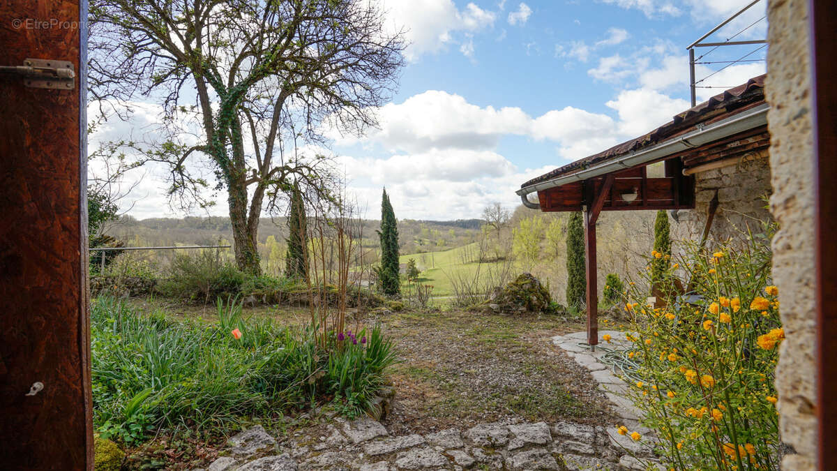 Maison à MONTAIGU-DE-QUERCY
