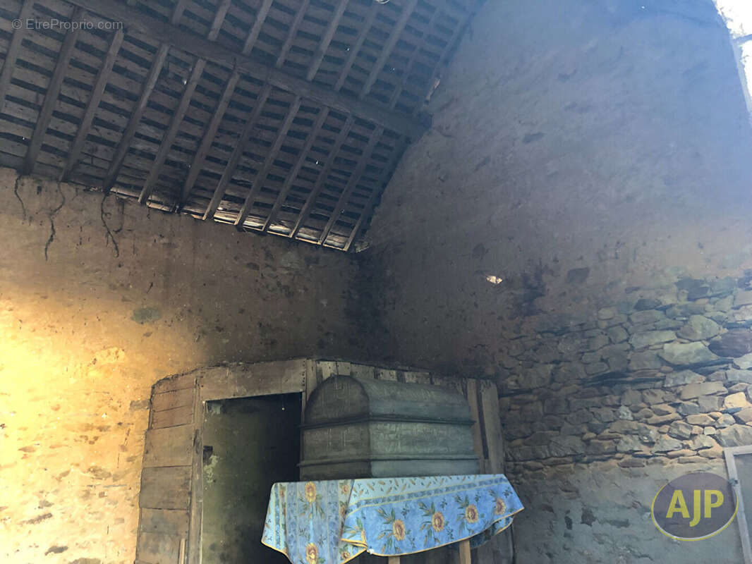 Terrain à MONTGUILLON