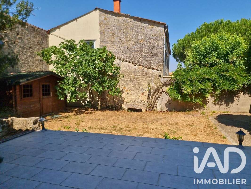 Maison 157 m² à Breuil-Magne  - photo 4