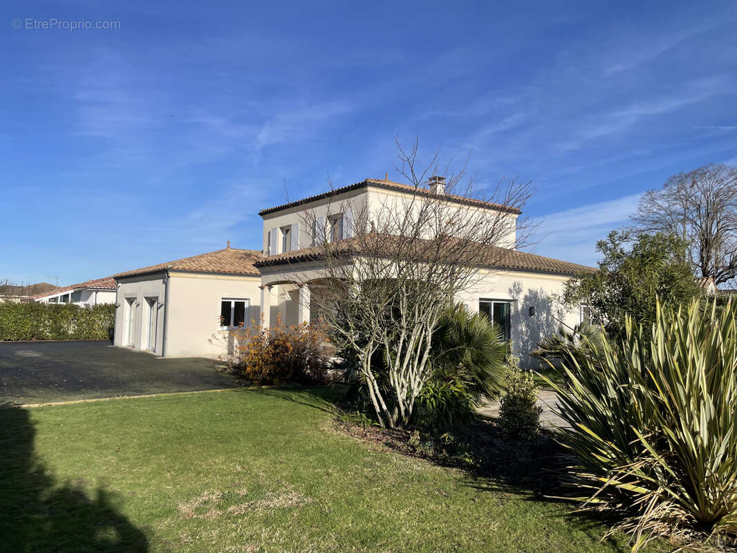 Maison à SAINT-MAGNE-DE-CASTILLON